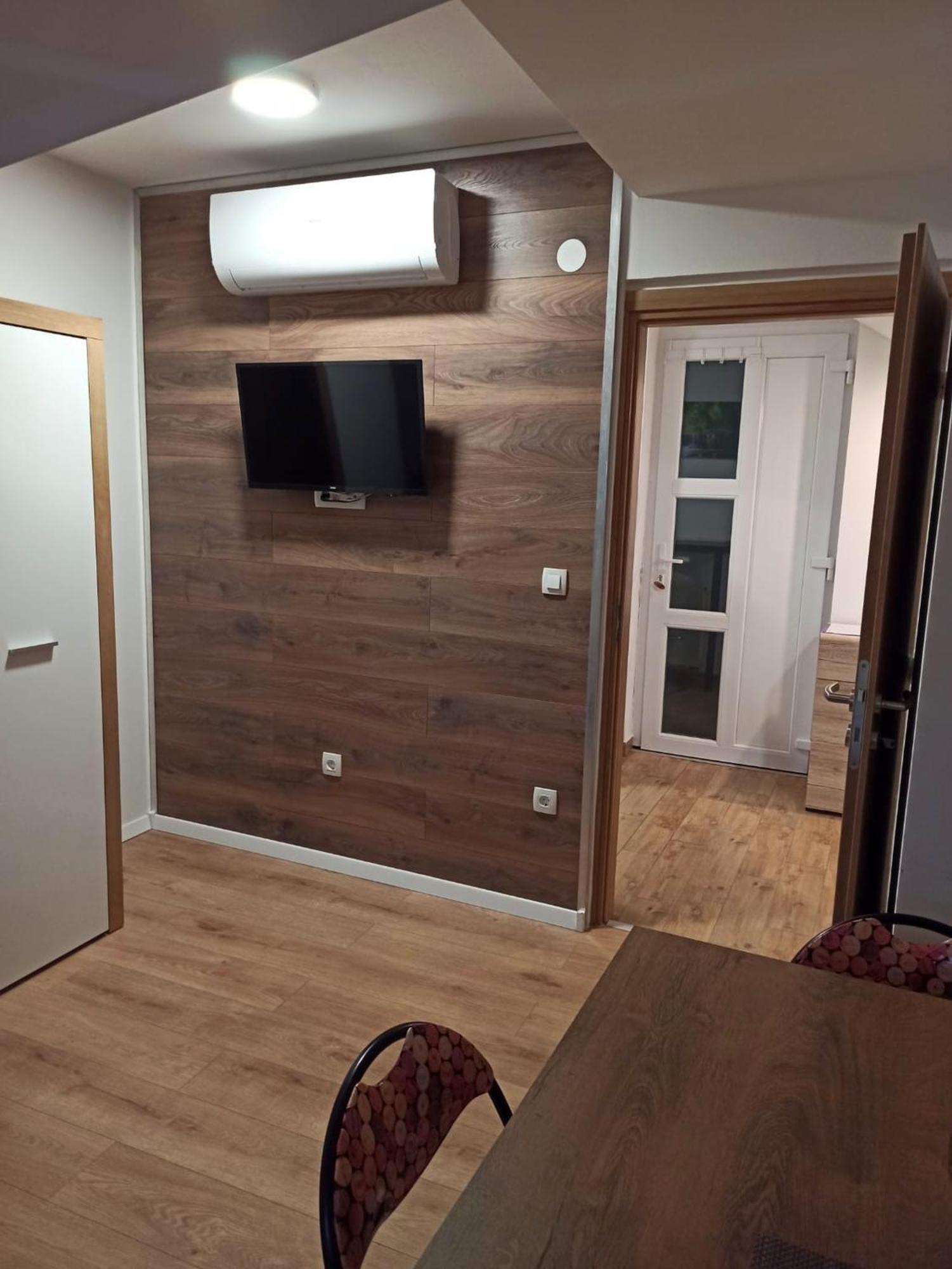 Apartmani Leptir Rakovica Exterior photo